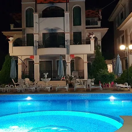 Brilliant Aparthotel 4*